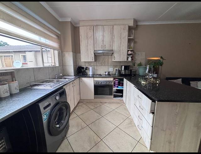 2 BEDROOM APARTMENT FOR SALE IN FLORIDA GLEN